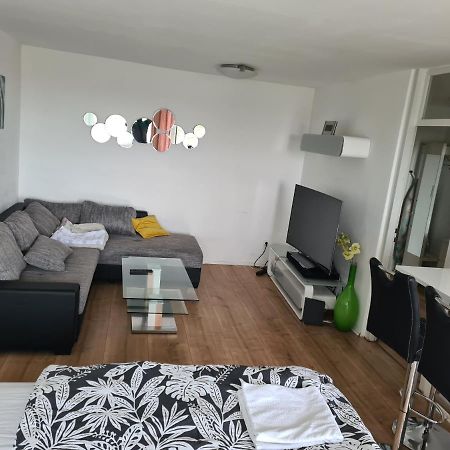 Sehr Schoene Drei Zimmer Deluex Wohnung In Sindelfingen Kültér fotó