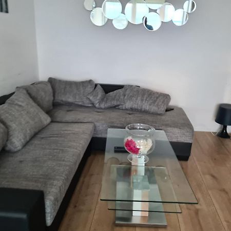 Sehr Schoene Drei Zimmer Deluex Wohnung In Sindelfingen Kültér fotó