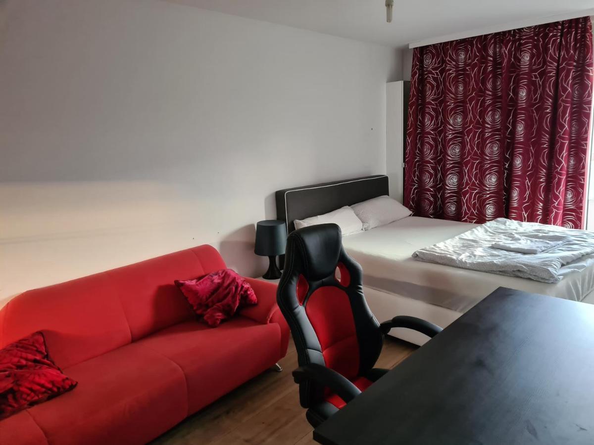 Sehr Schoene Drei Zimmer Deluex Wohnung In Sindelfingen Kültér fotó