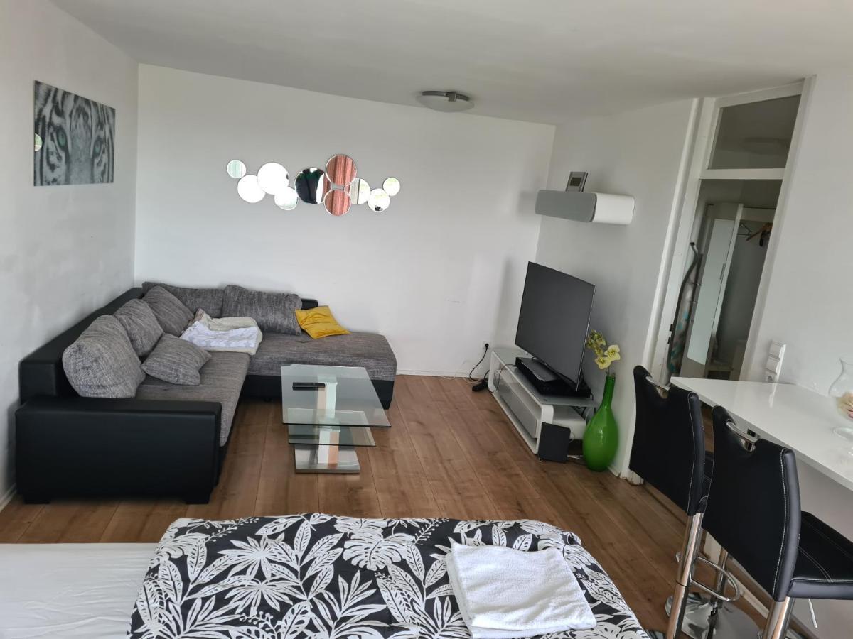 Sehr Schoene Drei Zimmer Deluex Wohnung In Sindelfingen Kültér fotó