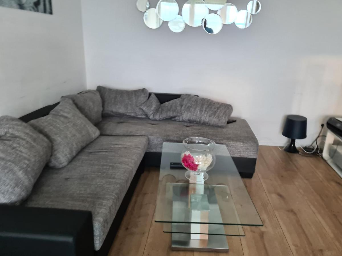 Sehr Schoene Drei Zimmer Deluex Wohnung In Sindelfingen Kültér fotó