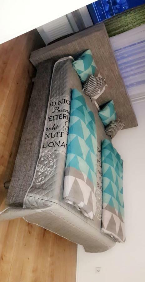 Sehr Schoene Drei Zimmer Deluex Wohnung In Sindelfingen Kültér fotó